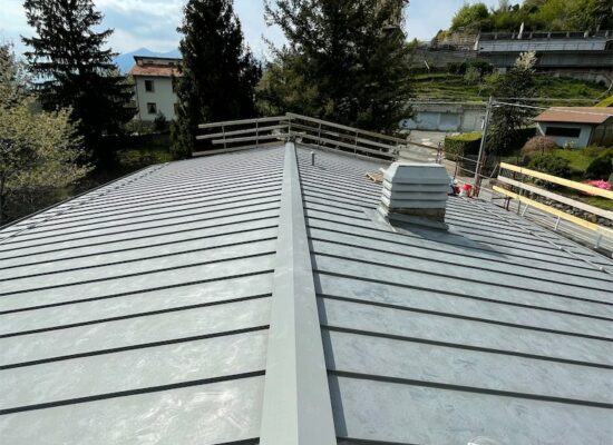 Copertura doppia aggraffatura in VM-ZINC